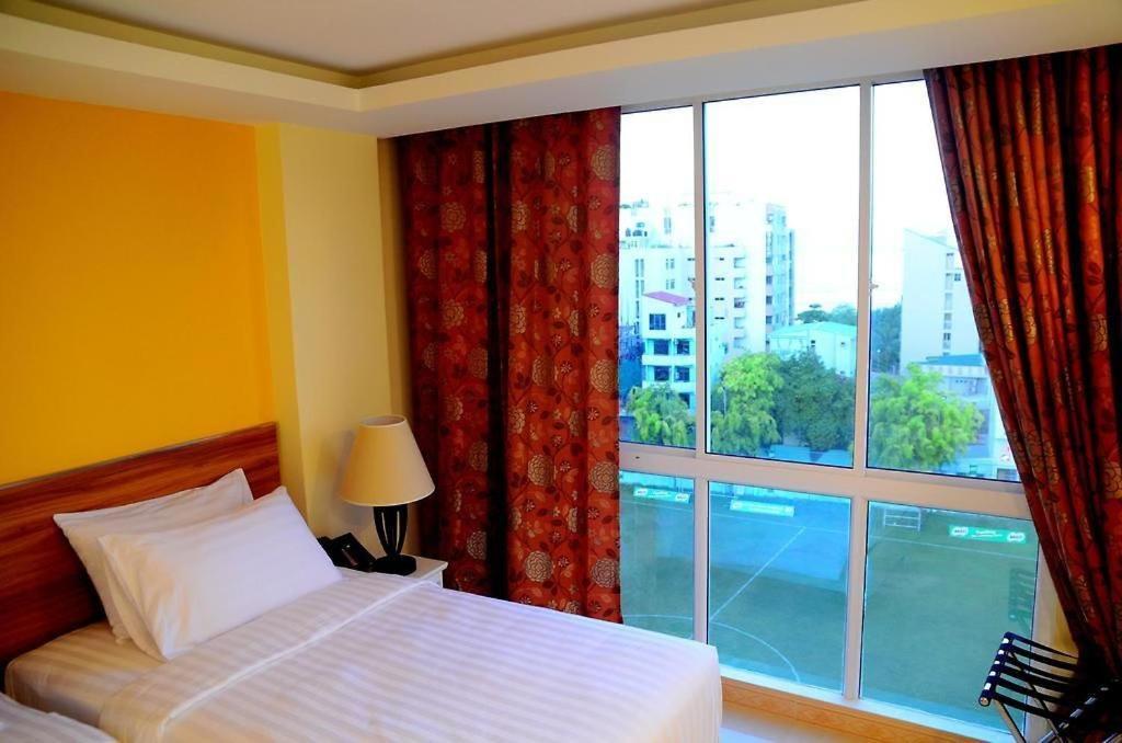 The Grand View Hotel Мале Екстериор снимка